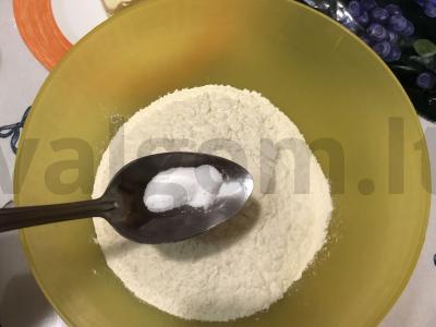 Smėlinis pyragas su mėlynėmis Žingsnis 1