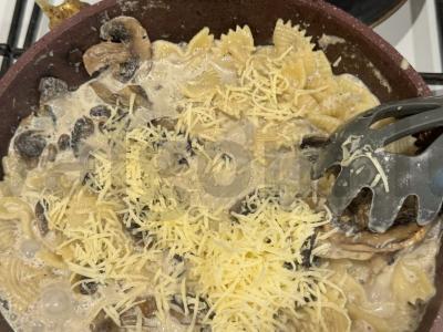 Makaronai grietininiame padaže su grybais Žingsnis 3