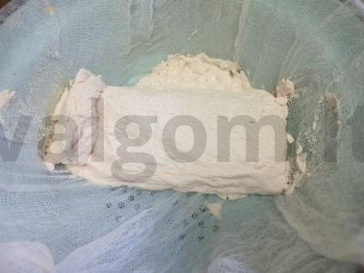 Varškės sūris iš rauginto pieno sumuštiniams Žingsnis 4