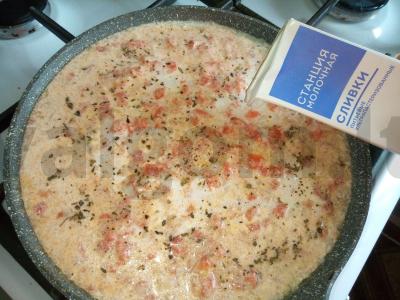 Penne su troškintais pomidorais ir svogūnais Žingsnis 2