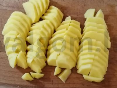 Sriuba su kukuliais ir žolelėmis Žingsnis 1