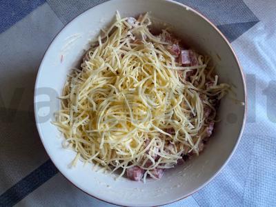 Karšti sumuštiniai su servelatu, pomidoru ir džiovintu česnaku Žingsnis 5