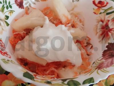 Morkų salotas su razinomis, salierų šaknimi ir ananasais Žingsnis 3