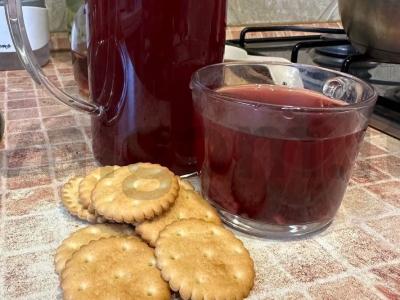 Uogų kompotas su vynuogėmis pagrindine nuotrauka