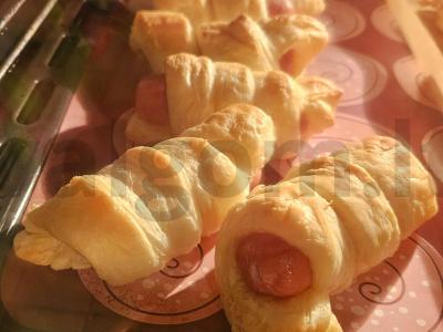 Dešrelės sluoksniuotame tešloje su kečupu Žingsnis 4