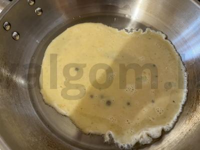 Sotūs kiaušinių blynas pusryčiams Žingsnis 7