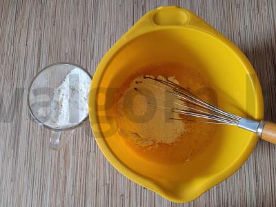 Klasikinė šarlotė su raudonais obuoliais Žingsnis 3