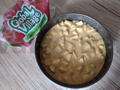 Klasikinė šarlotė su raudonais obuoliais Žingsnis 7