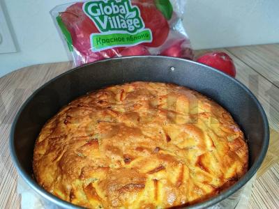 Klasikinė šarlotė su raudonais obuoliais Žingsnis 8