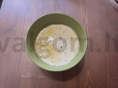 Sūrio omletas su dešrelėmis Žingsnis 2