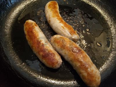 Troškintos dešrelės su daržovėmis Žingsnis 2