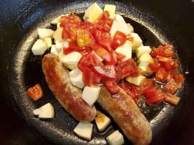 Troškintos dešrelės su daržovėmis Žingsnis 5