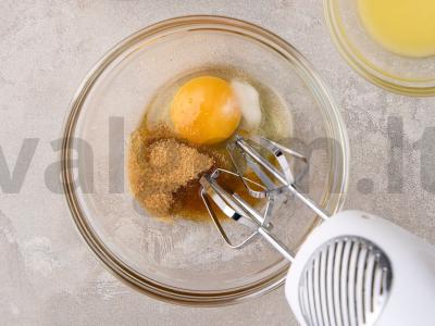 Ruginiai sausainiai su razinomis Žingsnis 2