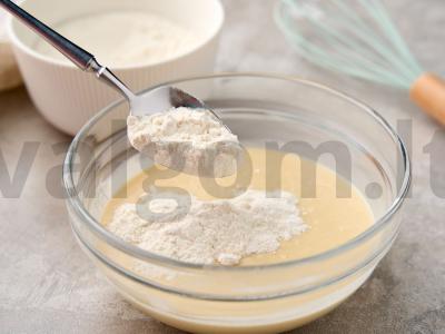 Ruginiai sausainiai su razinomis Žingsnis 3