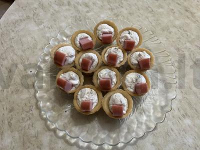 Varškės tartaletės su pieno dešrele pagrindine nuotrauka