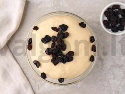 Ruginiai sausainiai su razinomis Žingsnis 4