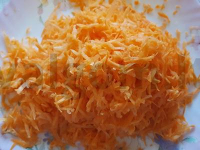 Morkų salotas su česnaku ir grietine Žingsnis 1