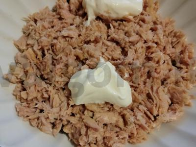 Švelnus salotas su tunu ir alyvuogėmis Žingsnis 2