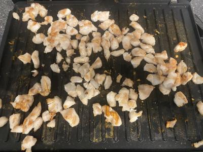 Cezario salotas su grietinės-muštynių padažu Žingsnis 3