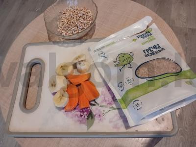 Žaliosios grikių smoothie su bananais ir morkomis Žingsnis 2