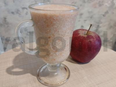 Žaliosios grikių smoothie su bananais ir morkomis pagrindine nuotrauka