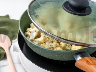 Žiedinė kopūstai su grietine keptuvėje Žingsnis 2