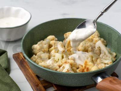 Žiedinė kopūstai su grietine keptuvėje Žingsnis 4