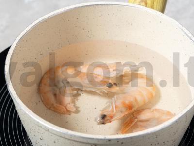 Salotas su raudona žuvimi ir krevetėmis Žingsnis 2