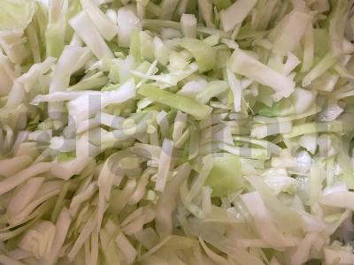 Kopūstų pyragėliai su kiaušiniu iš sluoksniuoto tešlos Žingsnis 4