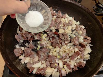 Jautienos padažas su pomidorų pasta Žingsnis 3