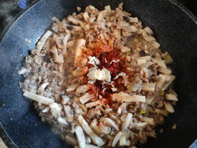 Makaronai su aštriu mėsos padažu pietums Žingsnis 8