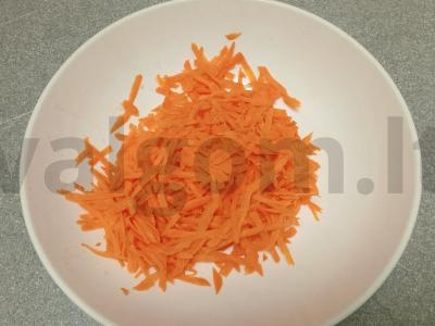 Korėjietiška salotų su jautienos liežuviu Žingsnis 1