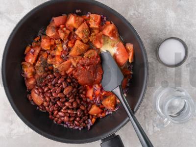 Šakšuka su raudonaisiais pupelėmis Žingsnis 6