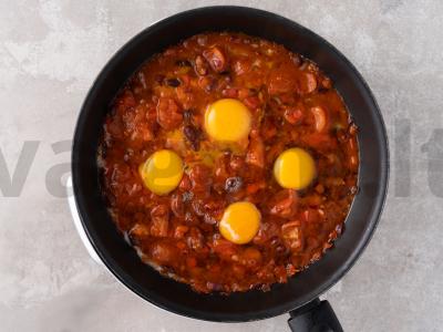 Šakšuka su raudonaisiais pupelėmis Žingsnis 7