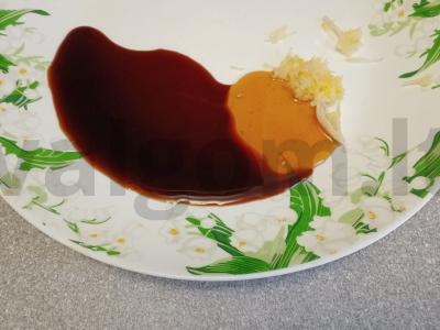 Kiaulienos šonkauliai medaus marinate, kepti su brokoliais ir batatais Žingsnis 1