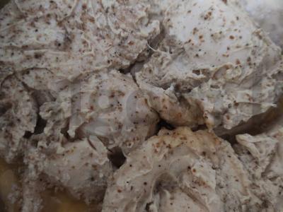 Sultinga vištiena folijoje pagrindine nuotrauka