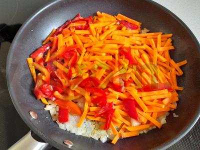 Farfalle su kalmarais ir daržovėmis Žingsnis 5