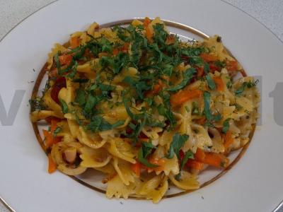 Farfalle su kalmarais ir daržovėmis pagrindine nuotrauka