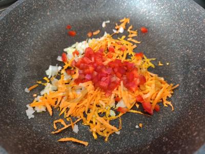 Spagečiai pomidorų-grietinėlės padaže Žingsnis 2