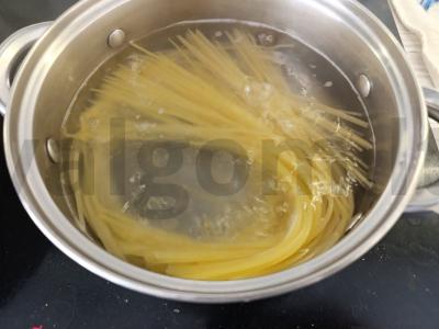 Spagečiai pomidorų-grietinėlės padaže Žingsnis 5