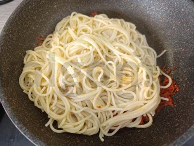 Spagečiai pomidorų-grietinėlės padaže Žingsnis 6