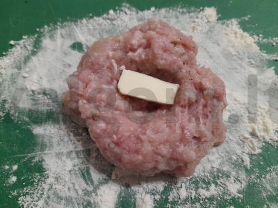 Kotletai su krapais ir sviestu garuose Žingsnis 8