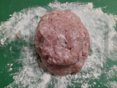 Kotletai su krapais ir sviestu garuose Žingsnis 10