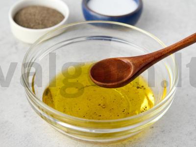 Salotas „Įvairus“ su apelsinu ir raudonuoju svogūnu Žingsnis 3