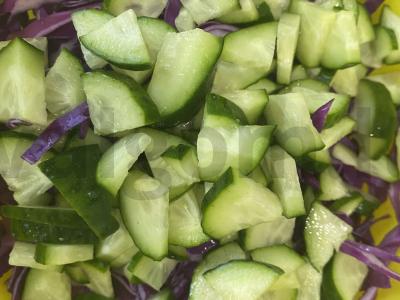 Skanus salotas iš kopūstų ir agurkų Žingsnis 3