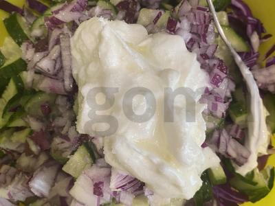 Skanus salotas iš kopūstų ir agurkų Žingsnis 6