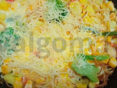 Kaimiškas keptos makaronų ir daržovių pusryčiai Žingsnis 9