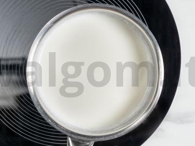 Korėjietiškas plaktas Dalgona kava Žingsnis 3