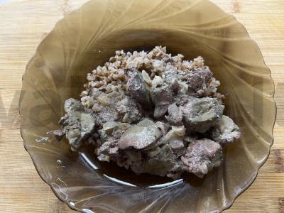 Troškinta vištienos kepenėlė su grikiais pagrindine nuotrauka