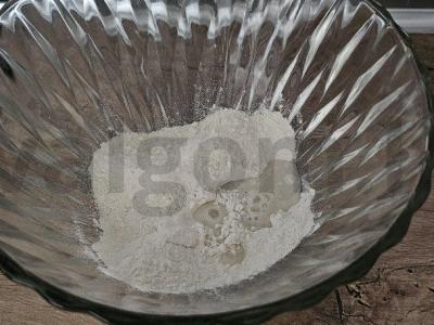 Blynai ant avižų pieno su kokosų drožlėmis Žingsnis 1